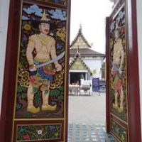 Eingang zum Wat Chedi Luang • <a style="font-size:0.8em;" href="http://www.flickr.com/photos/127204351@N02/19412060921/" target="_blank">View on Flickr</a>