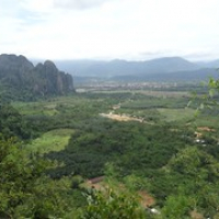 Blick auf Vang Vieng • <a style="font-size:0.8em;" href="http://www.flickr.com/photos/127204351@N02/19228990121/" target="_blank">View on Flickr</a>