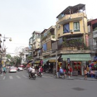 in den Straßen von Hanoi • <a style="font-size:0.8em;" href="http://www.flickr.com/photos/127204351@N02/18847419722/" target="_blank">View on Flickr</a>