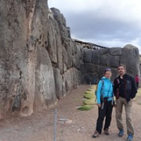 wir am Saksayhuaman • <a style="font-size:0.8em;" href="http://www.flickr.com/photos/127204351@N02/15711726241/" target="_blank">View on Flickr</a>