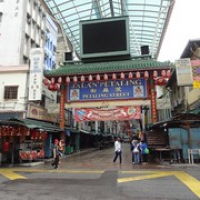 Eingang zur Chinatown: Petaling Street • <a style="font-size:0.8em;" href="http://www.flickr.com/photos/127204351@N02/17693478586/" target="_blank">View on Flickr</a>