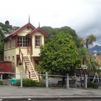 altes Haus in Lyttelton • <a style="font-size:0.8em;" href="http://www.flickr.com/photos/127204351@N02/16038572330/" target="_blank">View on Flickr</a>