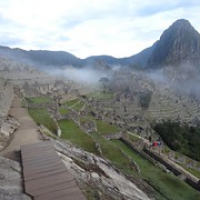 der erste Blick auf Machu Picchu (rechts der Huayna Picchu) • <a style="font-size:0.8em;" href="http://www.flickr.com/photos/127204351@N02/15938897071/" target="_blank">View on Flickr</a>
