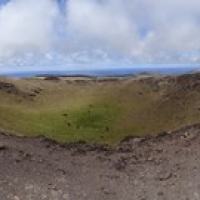 Blick in einen der vielen Krater am Mount Terevaka • <a style="font-size:0.8em;" href="http://www.flickr.com/photos/127204351@N02/15283720713/" target="_blank">View on Flickr</a>