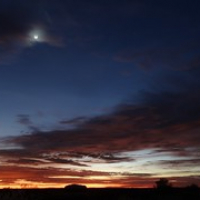 Sonnenaufgang überm Uluru • <a style="font-size:0.8em;" href="http://www.flickr.com/photos/127204351@N02/17147477337/" target="_blank">View on Flickr</a>