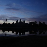 noch scheint der Mond über Angkor Wat • <a style="font-size:0.8em;" href="http://www.flickr.com/photos/127204351@N02/17853345899/" target="_blank">View on Flickr</a>