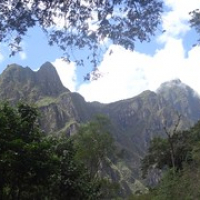 Blick auf den Huayna Picchu (links)...dort hoch wollen wir morgen • <a style="font-size:0.8em;" href="http://www.flickr.com/photos/127204351@N02/15940849075/" target="_blank">View on Flickr</a>